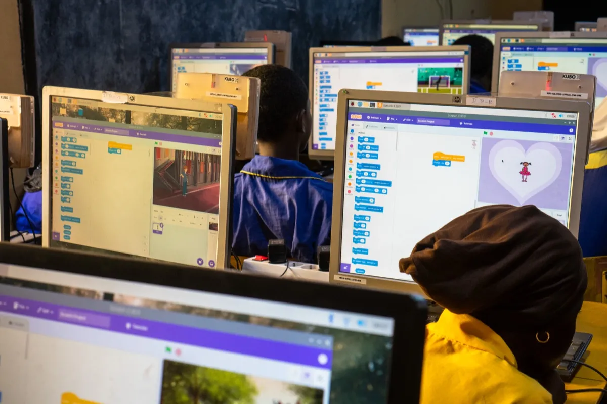A KUBO lab full of students, each at a workstation running Scratch
